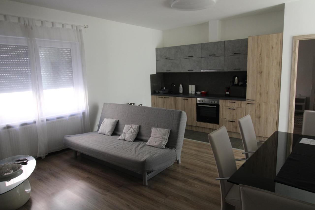 Apartament Garden Apartman House Pécs Zewnętrze zdjęcie